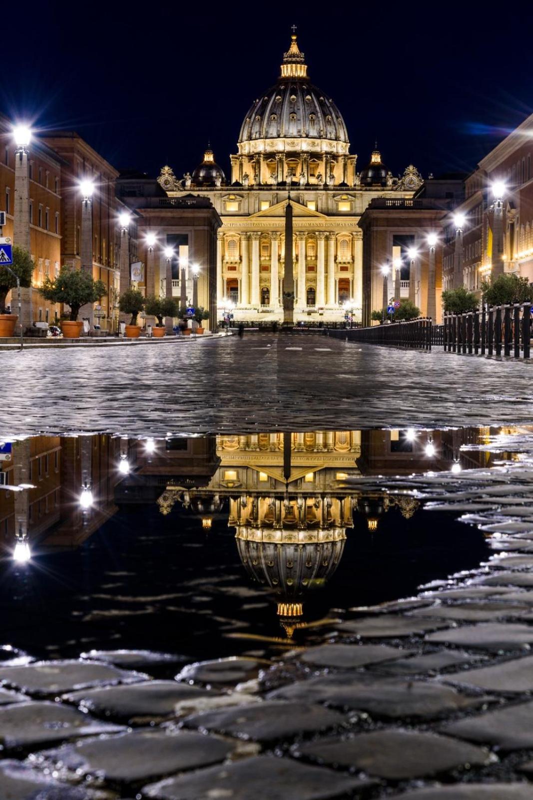 Vatican 10 Min Modern Ac, Wi-fi, Netflix * Rom